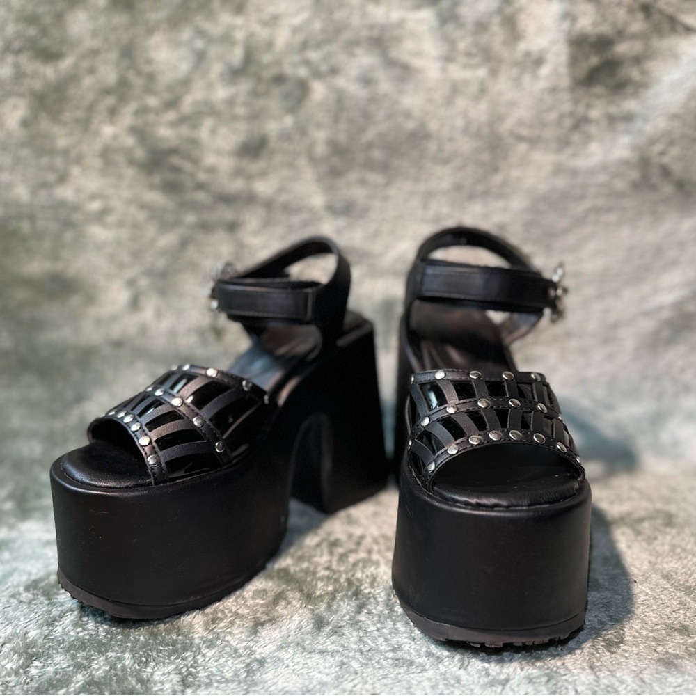 Demonia Camel-17 Sandle heels